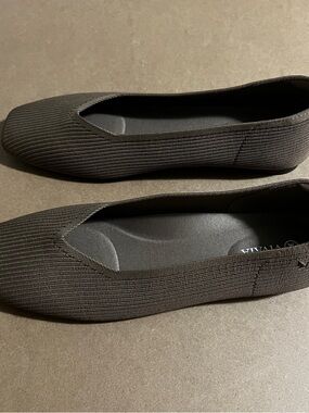 NWT Vivaia Women's Slip-On Ribbed Ballet Flats in Dark Taupe